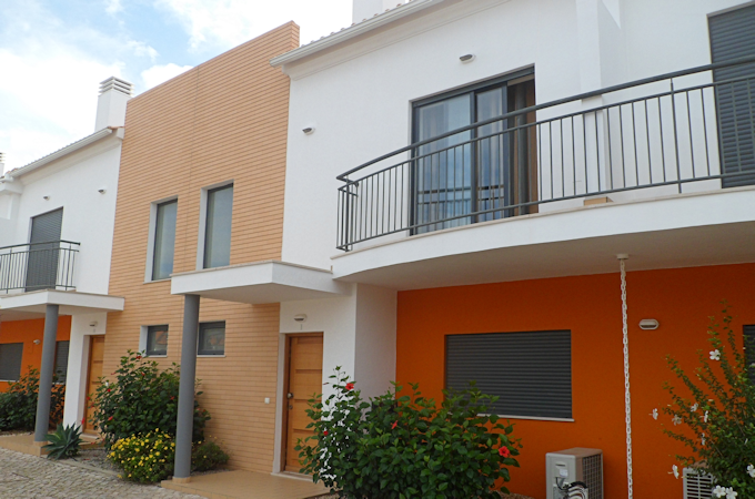 The front of the villa at Jardins de Pera